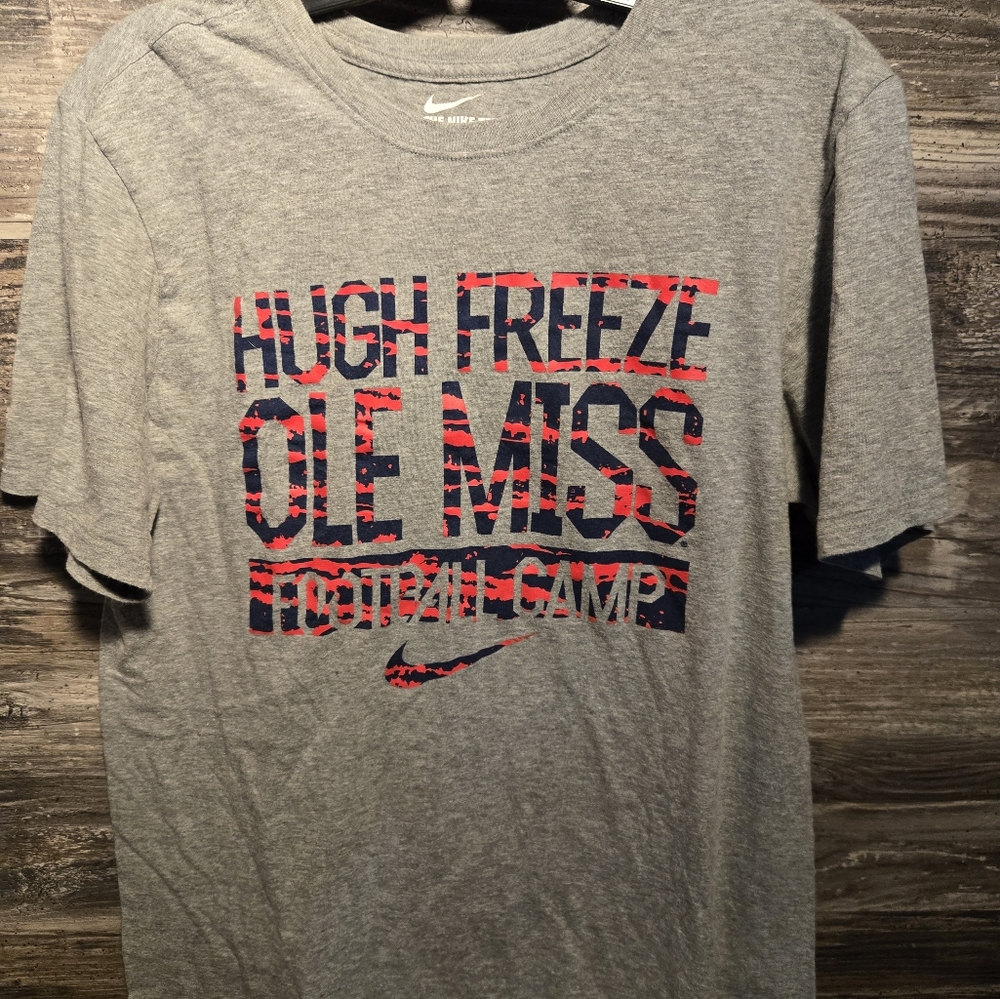 NIKE OLE MISS REBELS Footbal Camp MENs‎ SHORT SLEEVE T-SHIRT, SIZE Medium GRAY,
